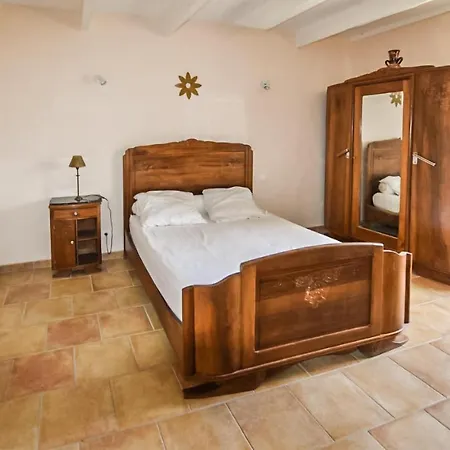 Lovely In With Kitchen Holiday home
